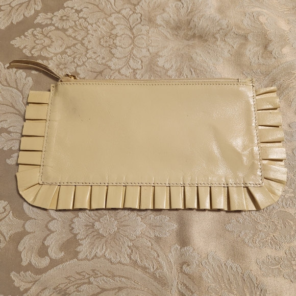 Minimalist Off White Butter Cream Neutral Leather Wallet - Picture 5 of 5